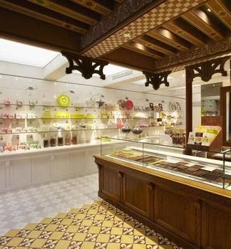 La praline réinvente son histoire dans le Marais