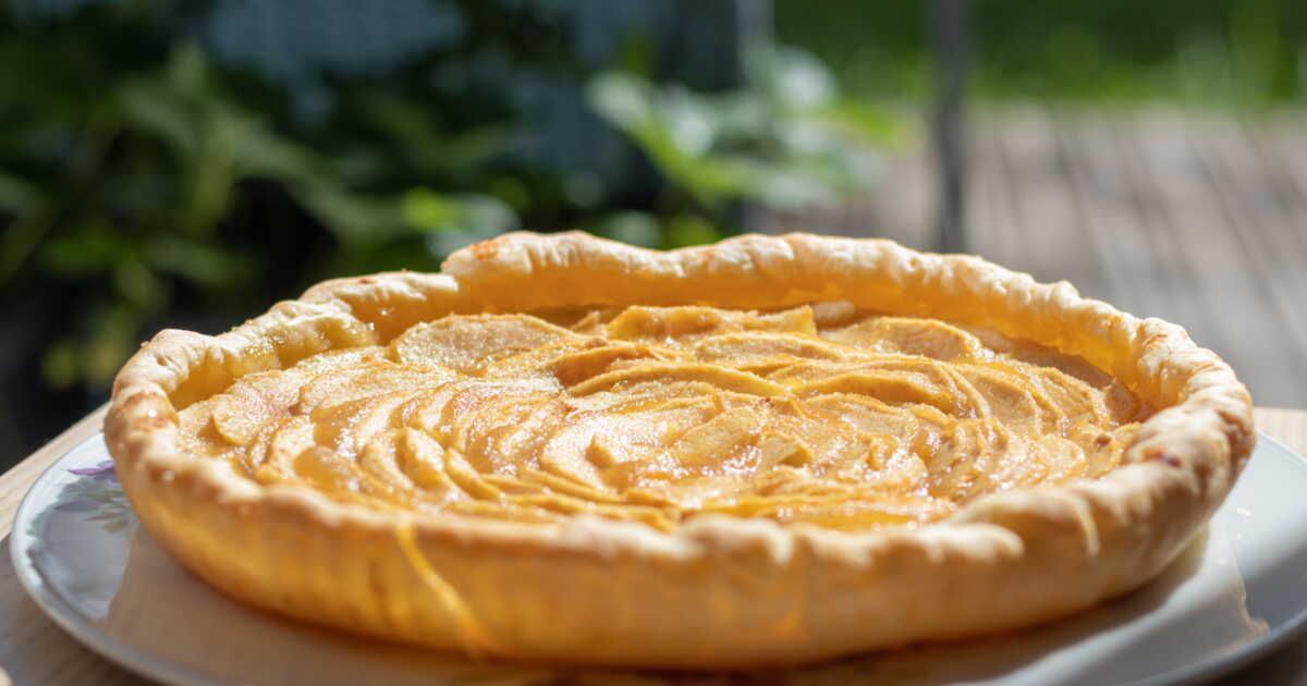 Dégustez la tarte aux pommes rustique de Christophe Michalak