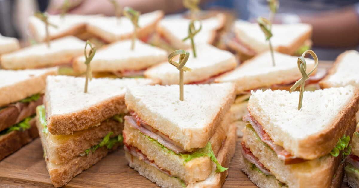 Une explosion de saveurs : 38 recettes de mini-sandwichs pour un apéro réussi