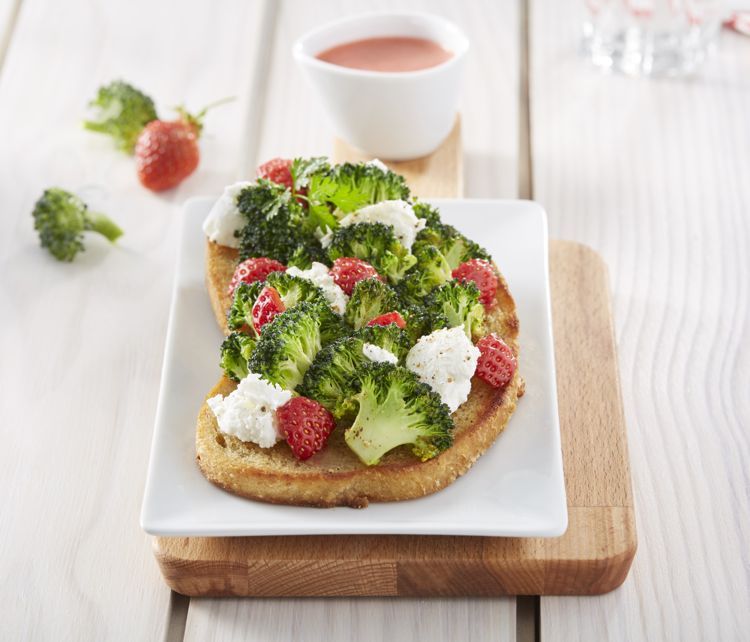 Tartine gourmande de brocoli, chèvre et vinaigrette fruitée