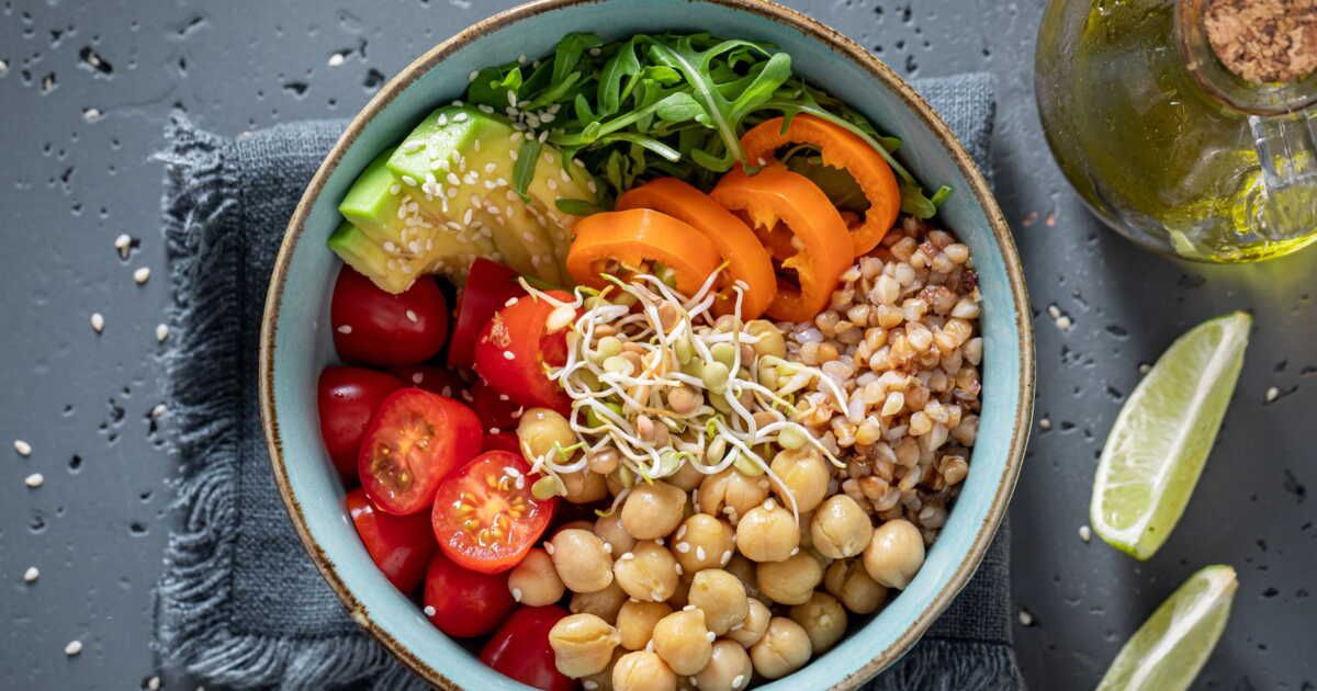 Comment préparer une salade équilibrée et savoureuse : les conseils d'une diététicienne