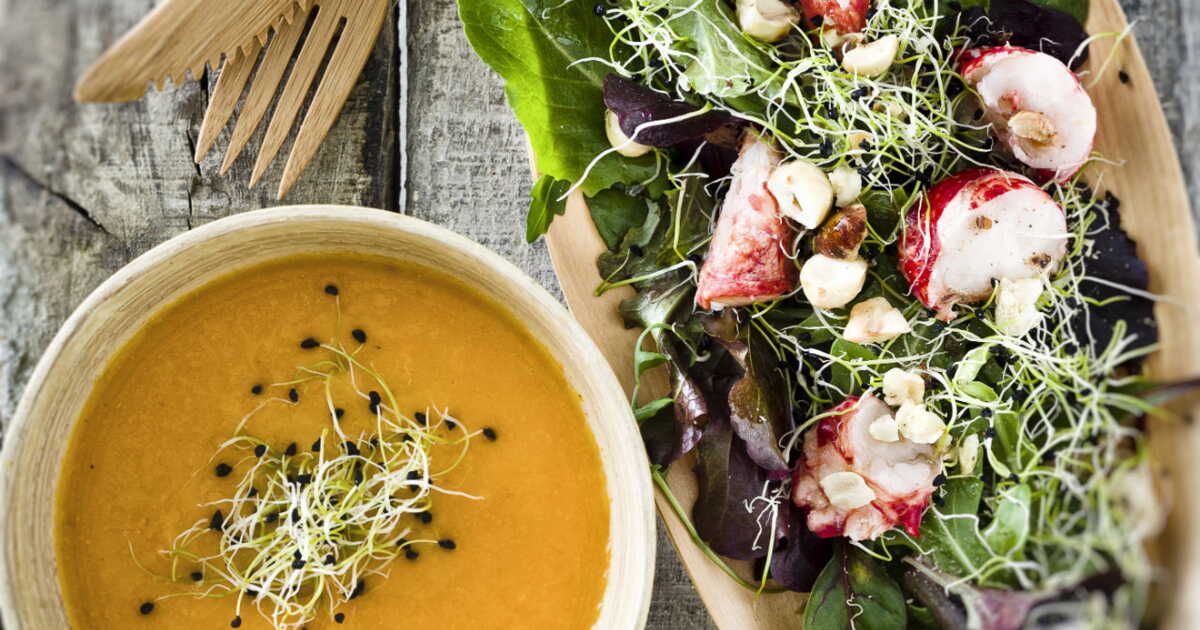 Une salade de homard croquante aux noisettes pour éblouir vos invités