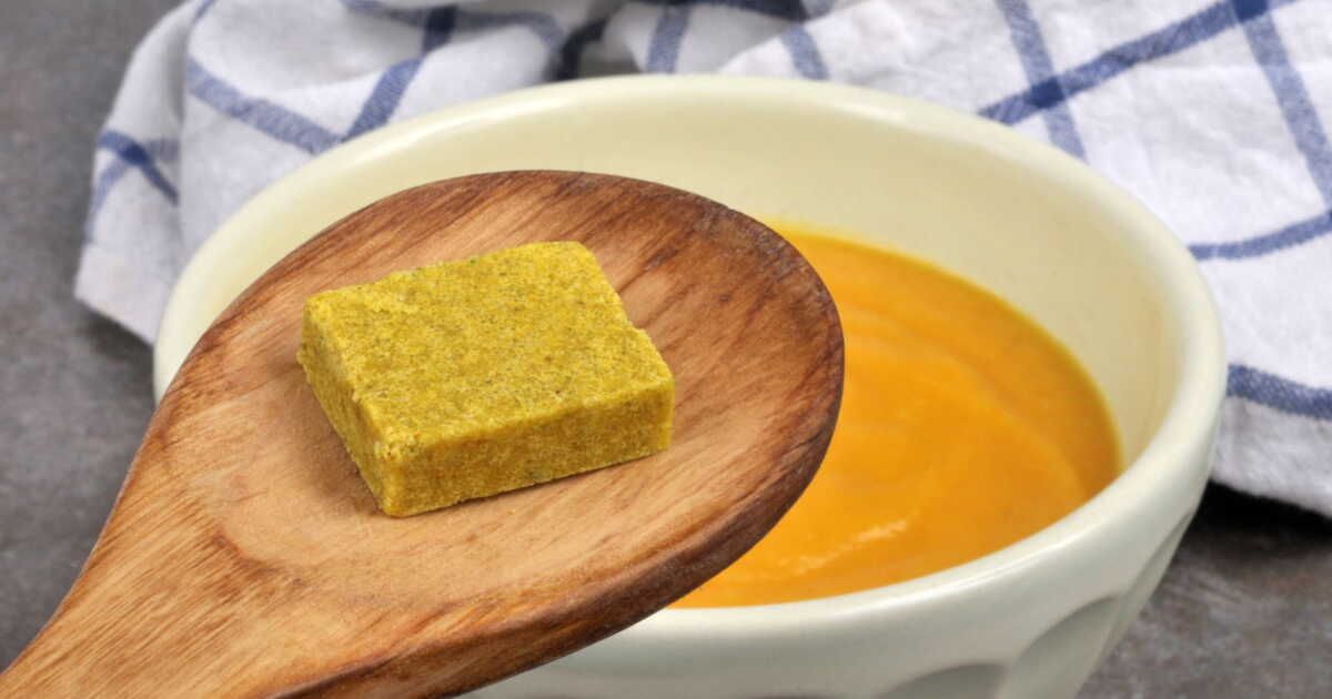 Transformez vos pelures de légumes en cubes bouillons maison : une recette rapide et anti-gaspillage