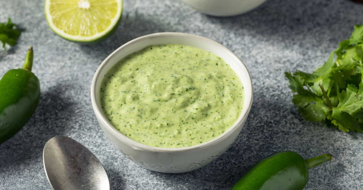 Une sauce à l’avocat gourmande et légère pour redonner le sourire à vos plats