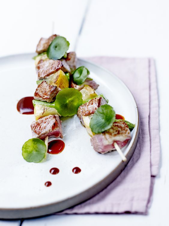 Des brochettes estivales de veau au citron et asperges