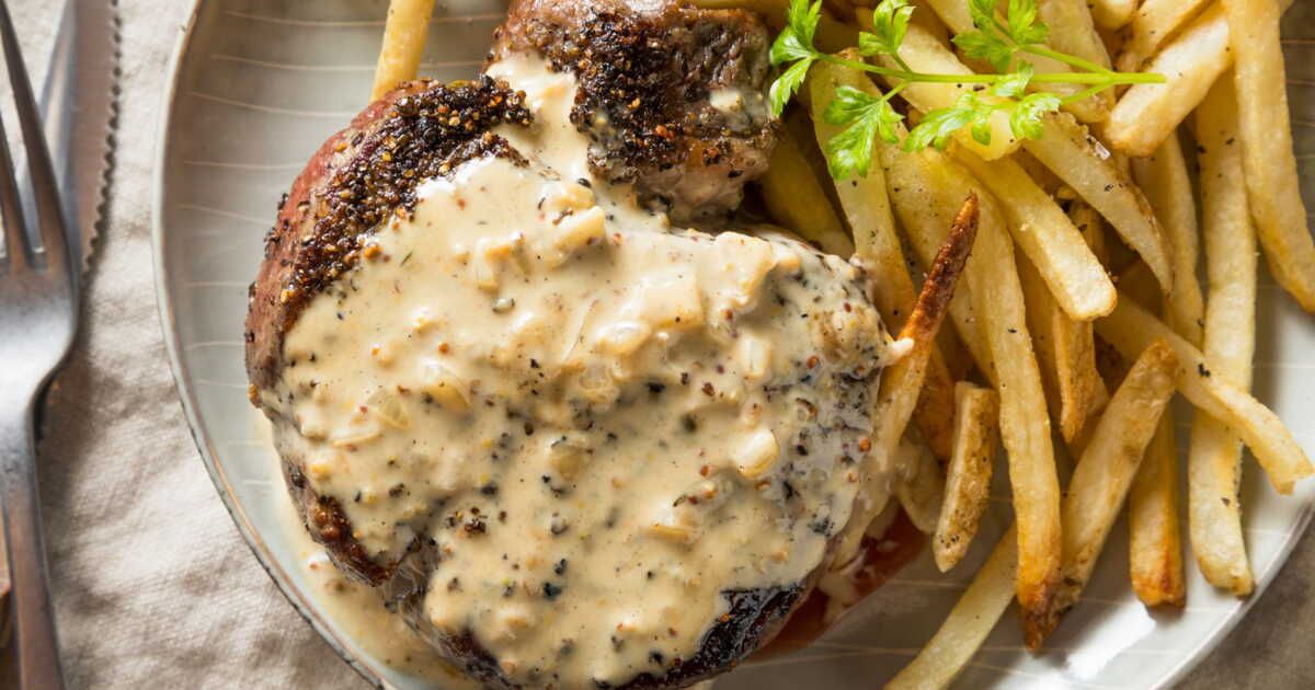 La sauce au poivre à l'ancienne : la recette de Philippe Etchebest pour un steak parfait