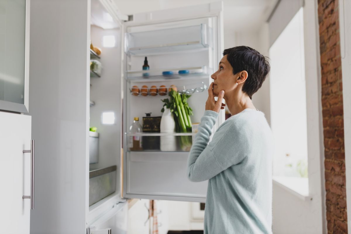 Cette boisson à éviter dans la porte du frigo, conseil d'un microbiologiste