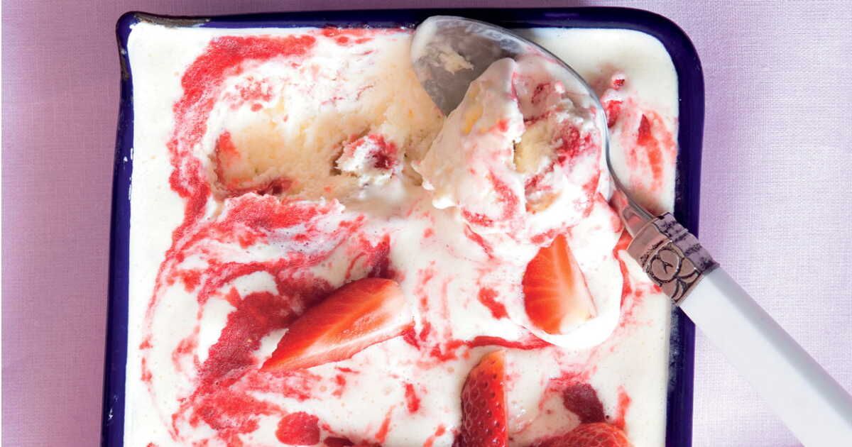 Une douceur glacée savoureuse : le yaourt rencontre la fraise