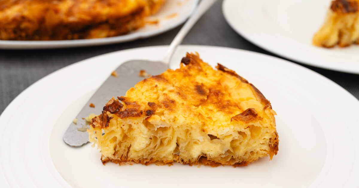 Régalez vos invités avec cette tarte tourbillon à la raclette et au bacon