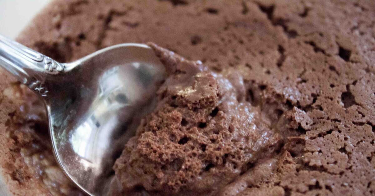 La mousse au chocolat noir de Cyril Lignac : un délice à réaliser chez vous