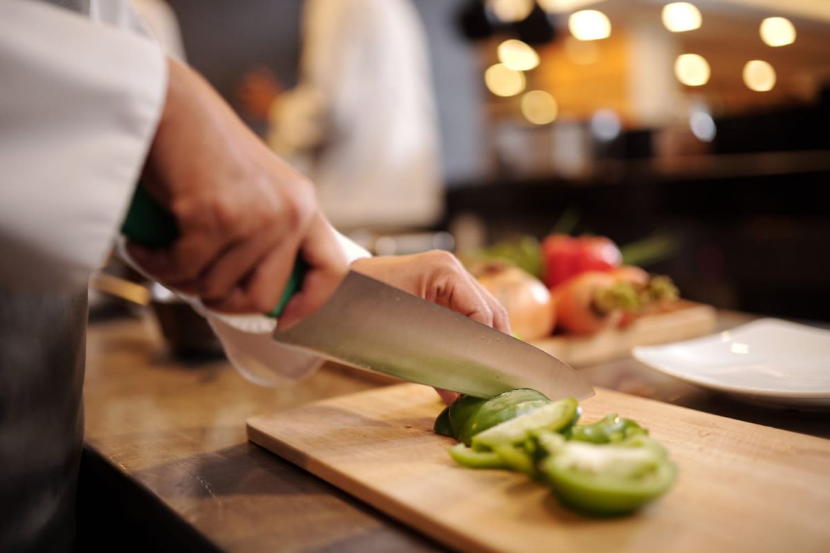 Les secrets d'un bon usage du couteau de chef dévoilés par un expert