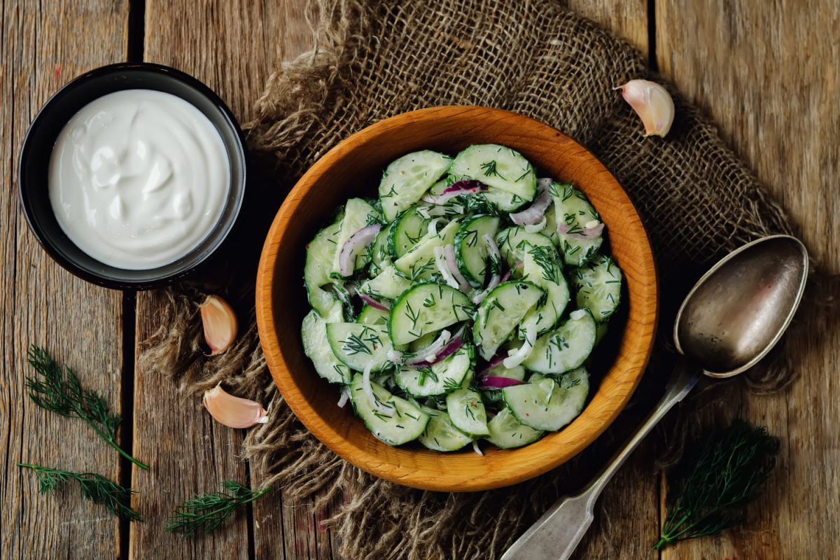Une touche d'exotisme dans votre assiette : découvrez la salade Mizeria