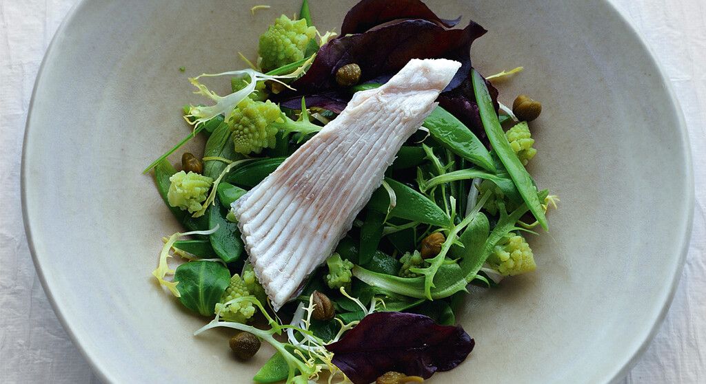 Découvrez la recette légère de raie vapeur en salade