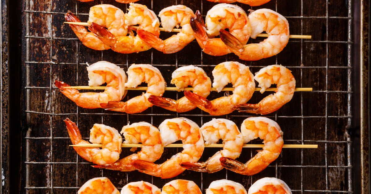 La magie des crevettes au barbecue : la technique infaillible et 3 recettes gourmandes