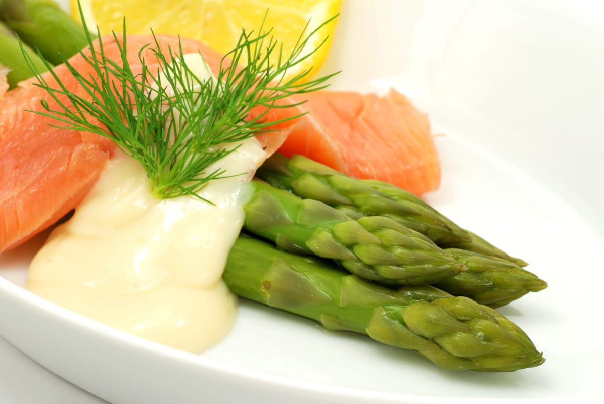 Dégustez une sauce légère qui embellit vos asperges en un rien de temps