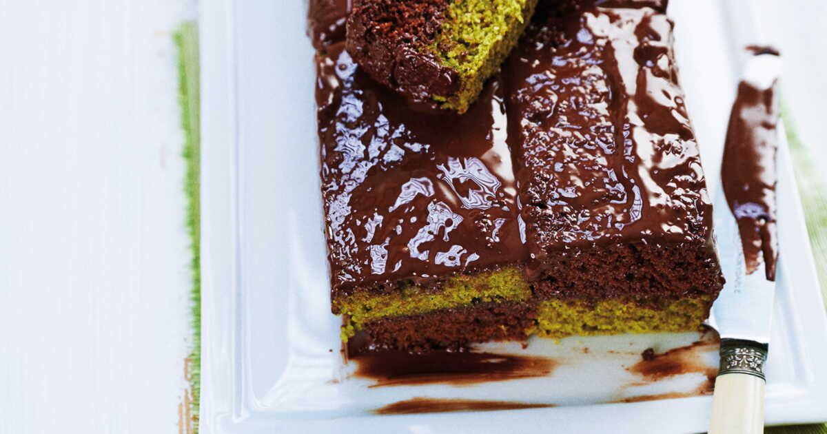 Le cake bicolore au sésame noir