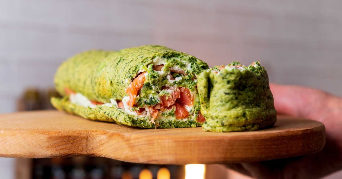 Découvrez la recette facile du roulé de courgettes au saumon fumé pour un apéro rafraîchissant
