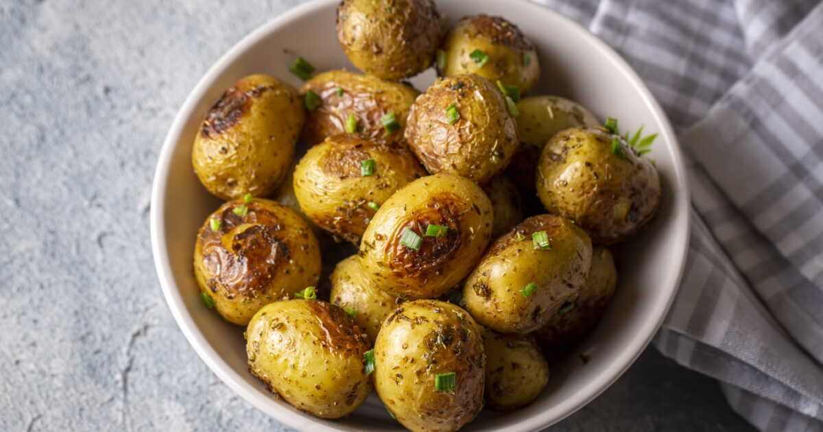 Découvrez les pommes de terre grenailles à la persillade, croustillantes et faciles à préparer